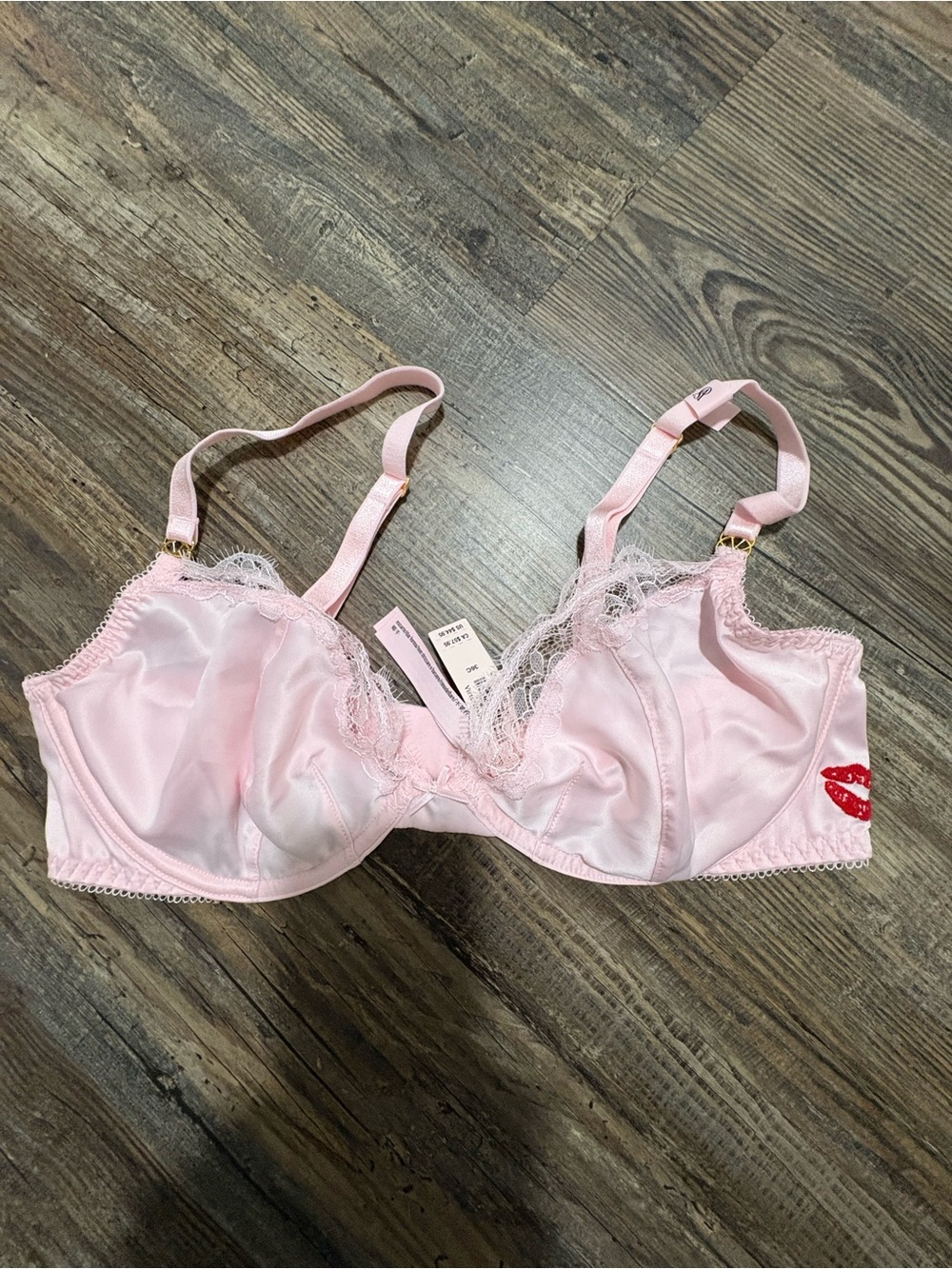 Victoria Secret Women’s Bra $44.00 Size 36C NWT Never Worn Color Pink